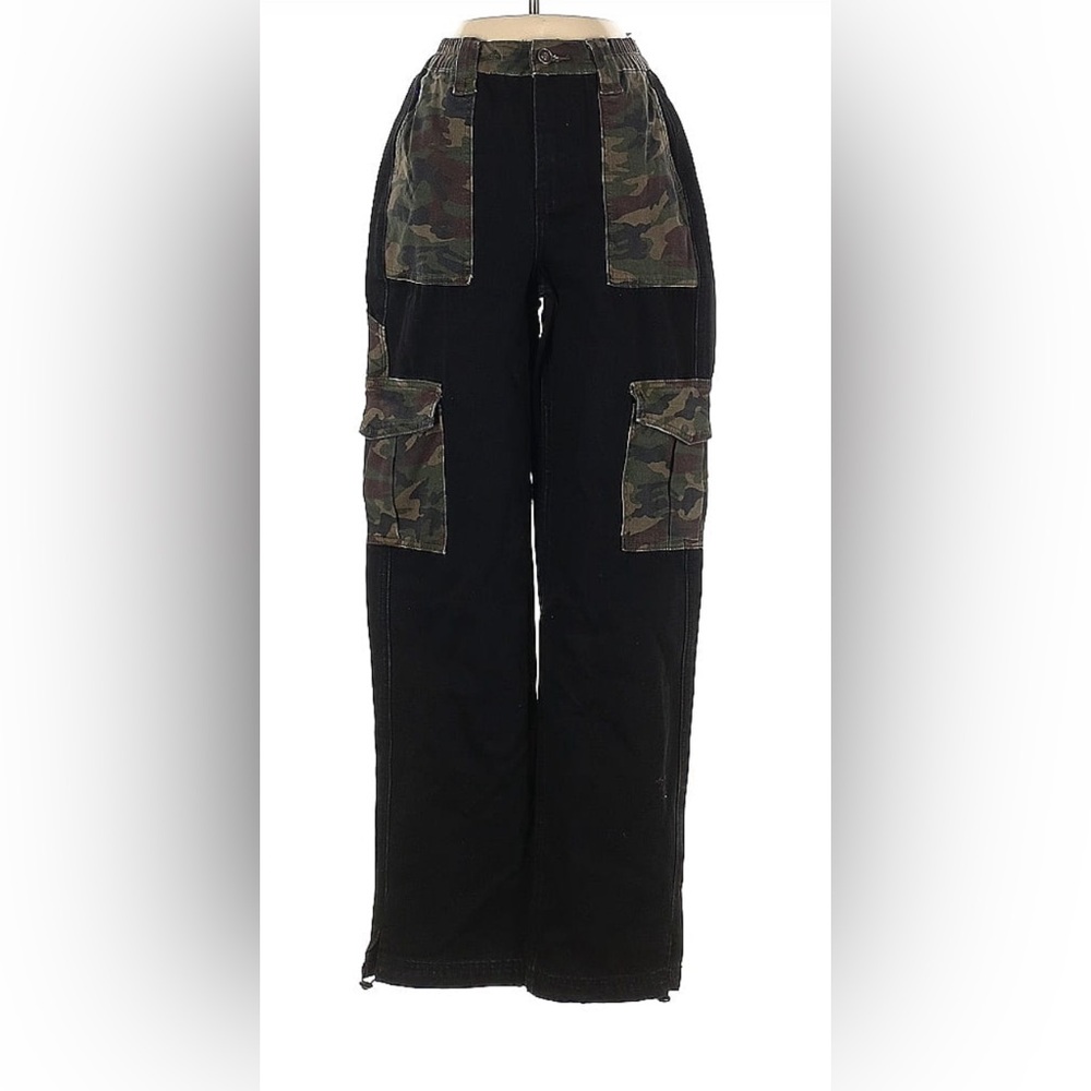 Fashion Nova size 0, black and camouflage punk pants. New w/tags.